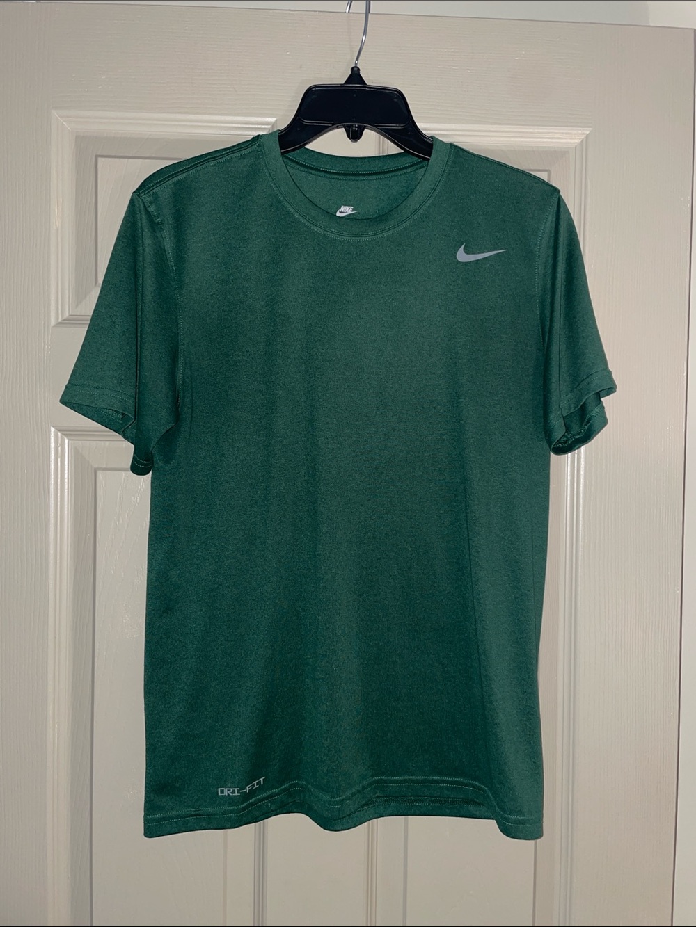 Medium The Nike Tee Dri-Fit